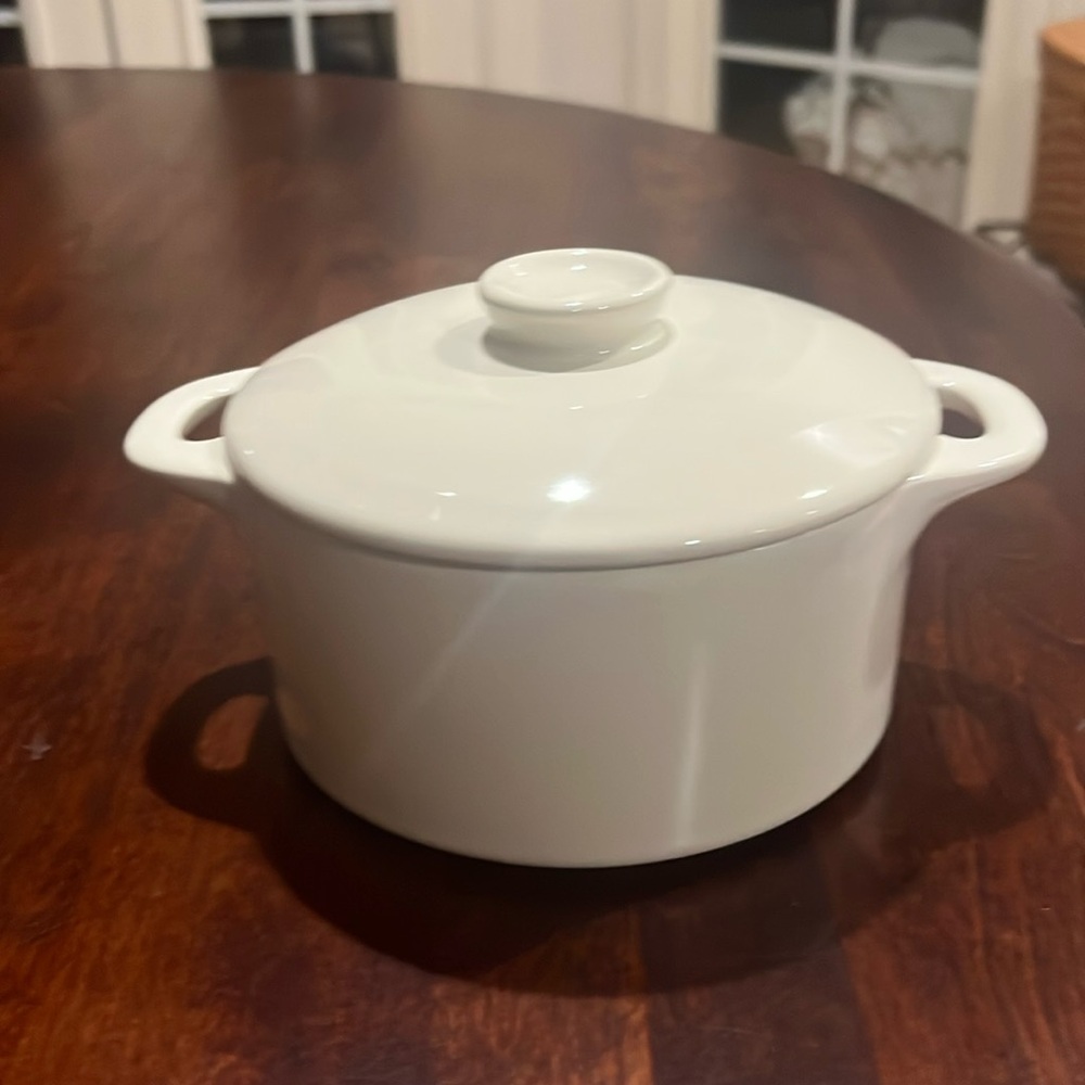 BROCC YOUR BODY. Casserole dish with cover.